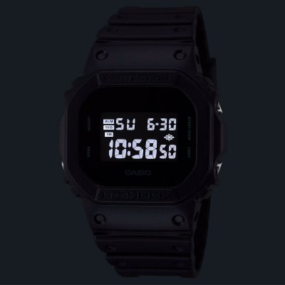 Casio Klokker for Menn DW-5600UBB-1ER Svart Glass