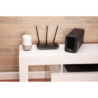 APC Interaktiv UPS BVX700LI 360 W Svart