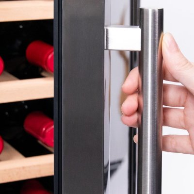 Cecotec Vinotéka GrandSommelier 1250 12 flasker LED svart glass trehyller touch display