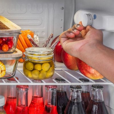 Cecotec Minikjøleskap GrandCooler 20000 L SilentCompress Svart 46 Rustfritt stål